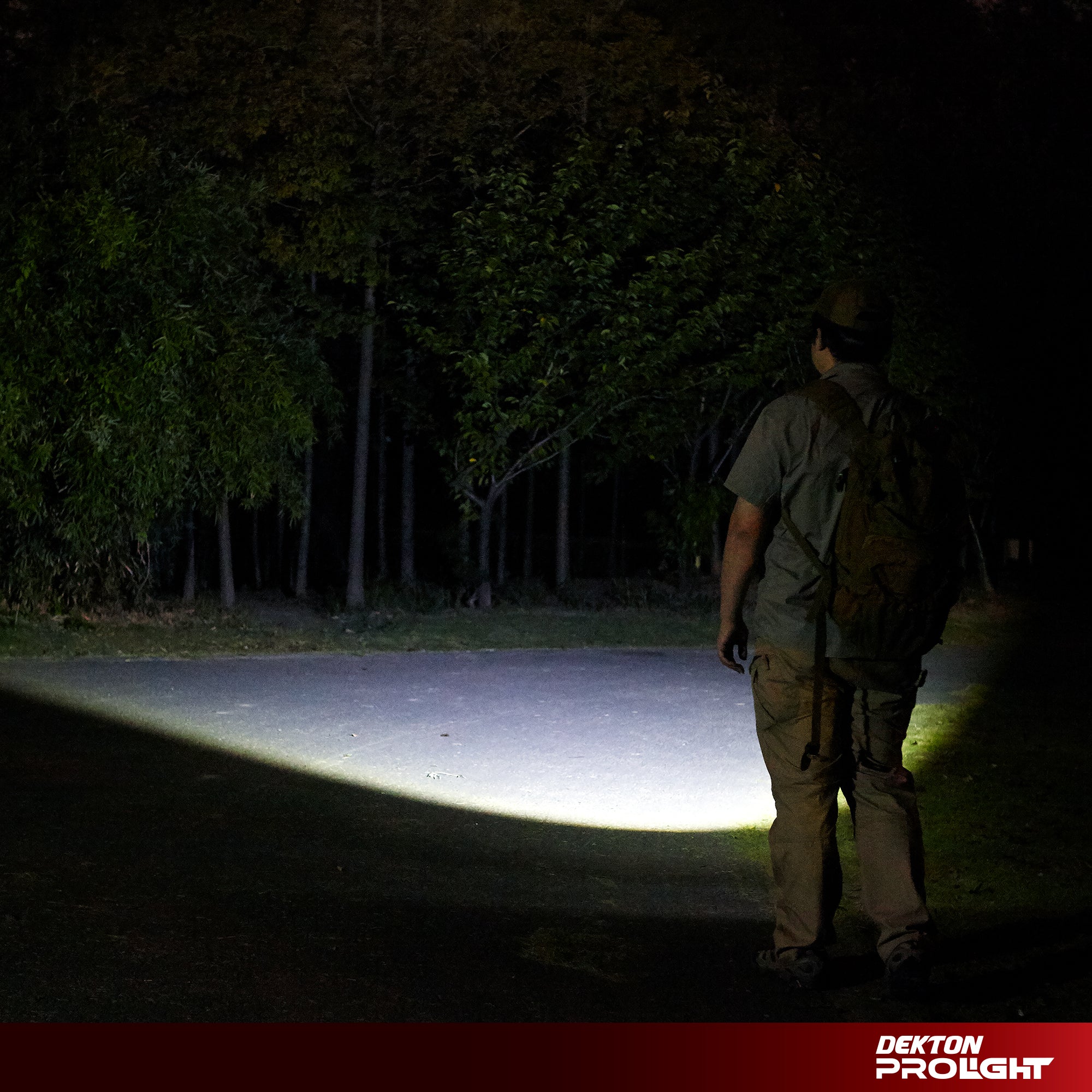 Dekton Pro Light Endurance XT 400 COB LED Torch 400 Lumen 350M Range & Batteries Dekton Pro Light Endurance XT 400 COB LED Torch 400 Lumen 350M Range & Batteries